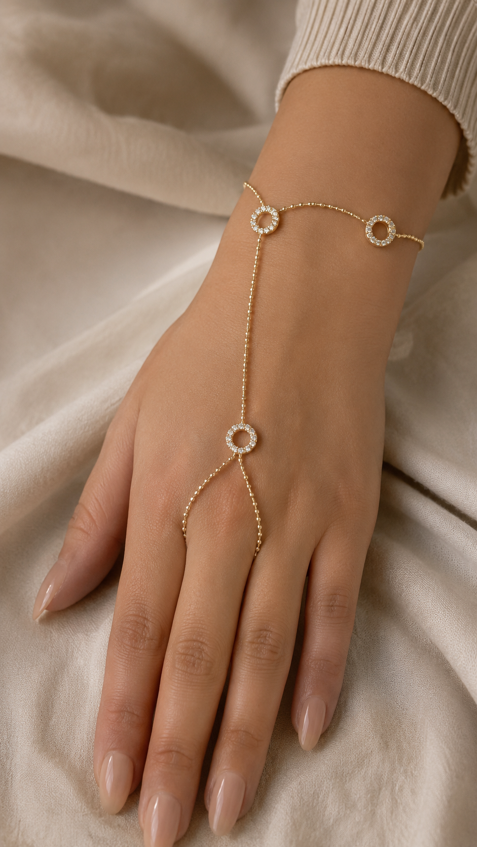 Eterna Hand Chain